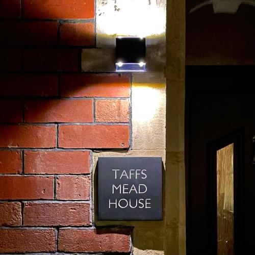 TAFFS MEAD HOUSE Central City Location, nr Stadium, Family Friendly! photo 18