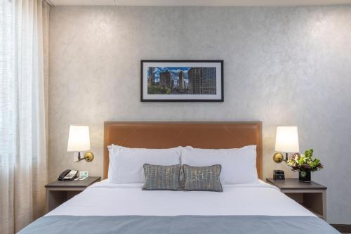 Cama o camas de una habitación en Broadway Plaza Hotel