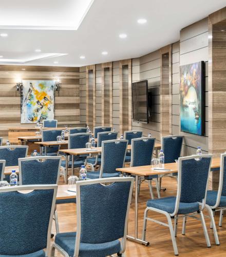 Телевизор и/или развлекательный центр в Radisson Blu Hotel, Istanbul Sisli