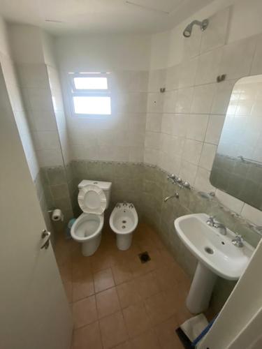 a bathroom with a toilet and a sink at Departamento av.Cordoba in San Juan
