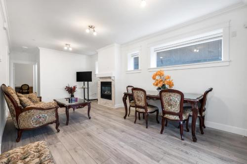 Explore Vancouver from Deluxe 2B/1B basement – Photos 3
