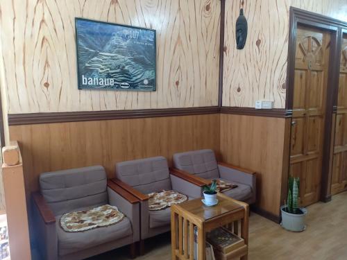 a waiting room with two chairs and a table at Koreen Guest House in Banaue