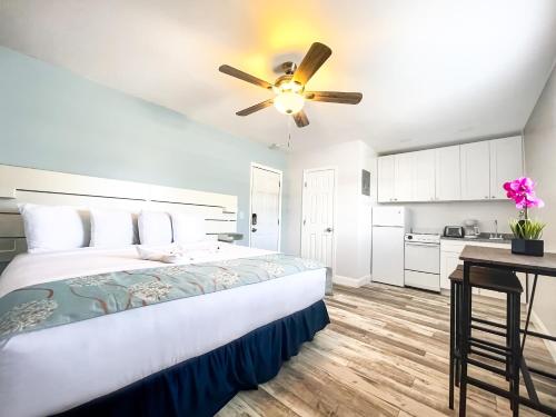a bedroom with a bed and a ceiling fan at Hollywood Beach Seaside in Hollywood