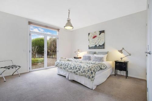 Ένα ή περισσότερα κρεβάτια σε δωμάτιο στο Bright Bliss Luxury Guesthouse