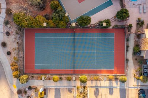 an overhead view of a tennis court at D5-Coral Springs Poolside-Ground Floor 3-bedroom Hillside View in Hurricane