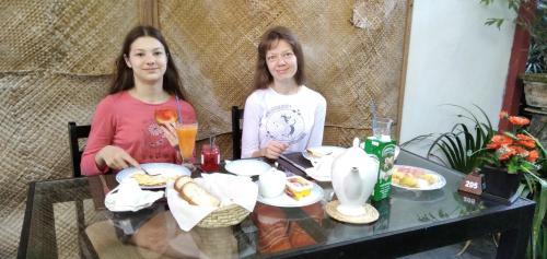 Φαγητό σε αυτό το δωμάτιο σε οικογενειακή κατοικία ή κάπου εκεί κοντά