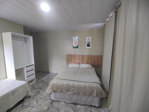 um quarto com duas camas num quarto em Casa espetacular próximo ao Museu da Amazônia em Manaus
