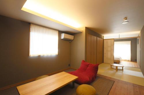 Posezení v ubytování Neon Hotel - Luxury Sleep Retreat -