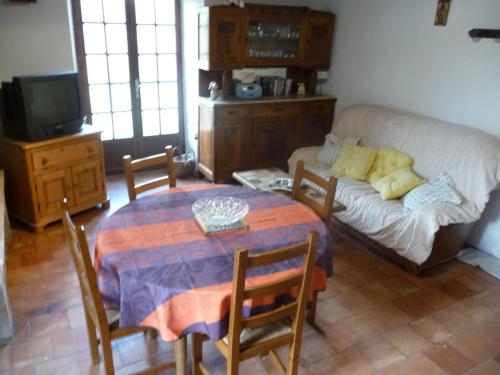 Zona de estar de Gîte La Cresse, 4 pièces, 6 personnes - FR-1-601-400