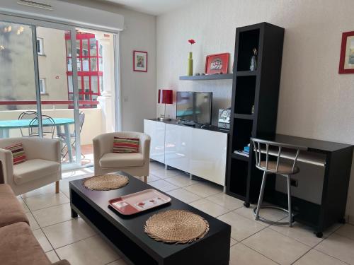 Photo de la galerie de l'établissement T3 lumineux avec parking à Ciboure - FR-1-239-895, à Ciboure