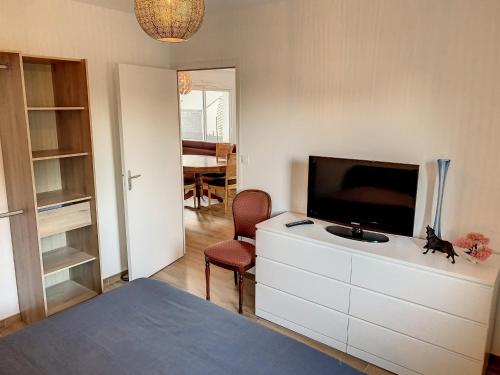 Photo de la galerie de l'établissement Maison neuve 6 pers à 350m mer, proche balades, avec wifi et jardin - FR-1-361-473, à Carolles