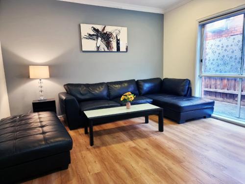 Χώρος καθιστικού στο Rosie House-Spacious comfortable Home