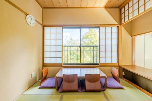 Llit o llits en una habitació de 雅・小涌谷　温泉別荘　Miyabi Kowakudani Hopspring Villa