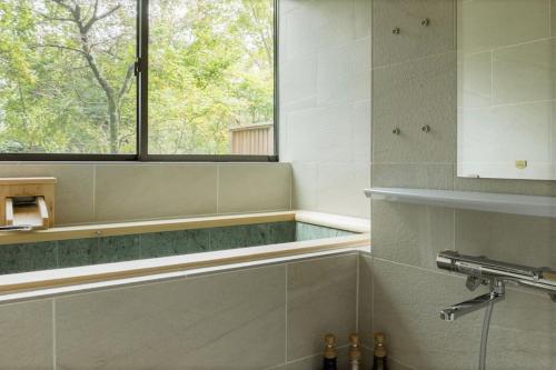 Un baño de 雅・小涌谷　温泉別荘　Miyabi Kowakudani Hopspring Villa