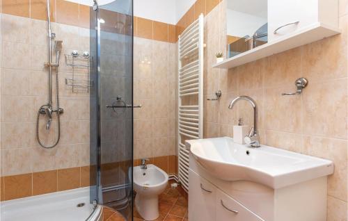 Ванна кімната в Nice Apartment In Kostrena With Jacuzzi