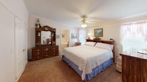 Voodi või voodid majutusasutuse Jayhawk Cottage With High Speed Wifi toas