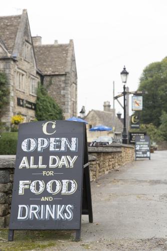 a sign that says open all day for food and drinks at The Colesbourne Inn in Colesbourne