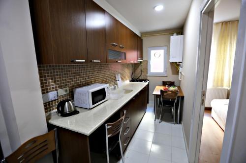 Virtuve vai virtuves zona naktsmītnē Istanbul Family Apartment