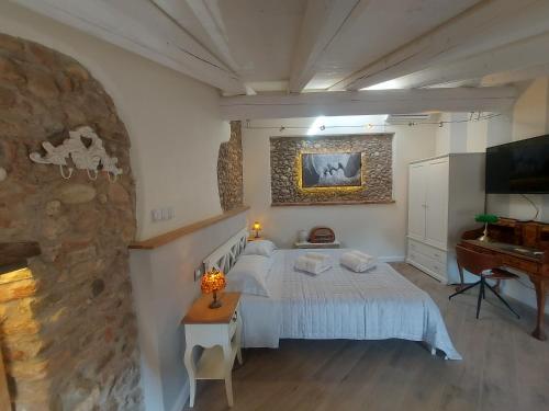 a bedroom with a bed and a table and a piano at B&B Corte Colli Antichi in Sona