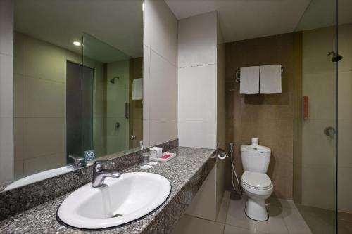 Koupelna v ubytování favehotel Simpang Lima - Semarang