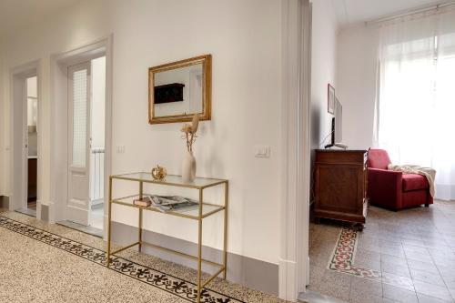 Magenta Apartment by Mamo Florence