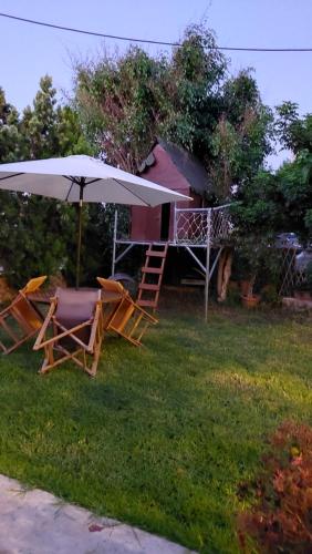 Κήπος έξω από το Diamant's Place with Treehouse Garden