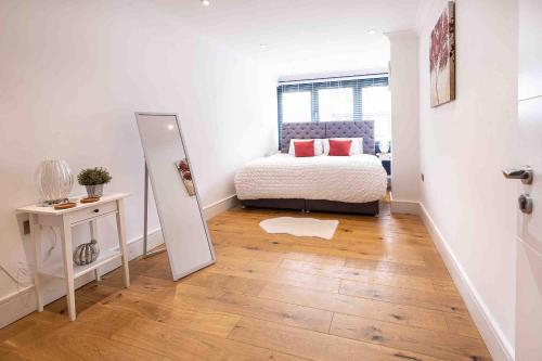 Ένα ή περισσότερα κρεβάτια σε δωμάτιο στο Riverside House Bristol
