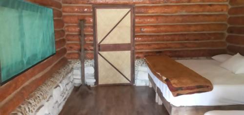 Säng eller sängar i ett rum på Room in Cabin - Cabins Sierraverde Huasteca Potosina sierra cabin