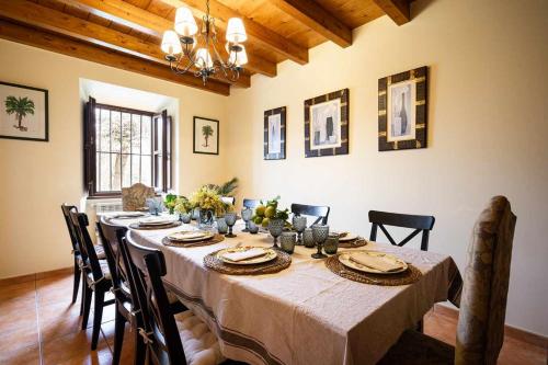 a dining room with a long table and chairs at Casa rural la javariega in Ribadedeva