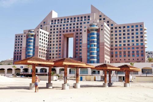 El edificio en el que está el apartahotel