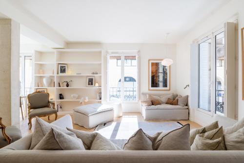 Veeve - Alabaster Bright