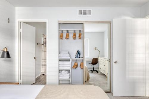 a bedroom with a door leading to a closet at Sherman Oaks 1BR nr WF TJ nr Ventura Blvd LAX-538 in Los Angeles