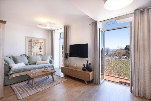 Rivoli Luxurious Seaview Suite in Liston Square