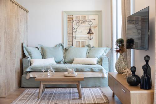 Rivoli Luxurious Seaview Suite in Liston Square