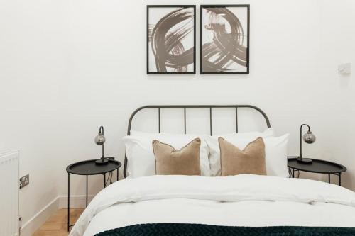 Stylish 2 Bedroom Flat in Ilford, London 객실 침대