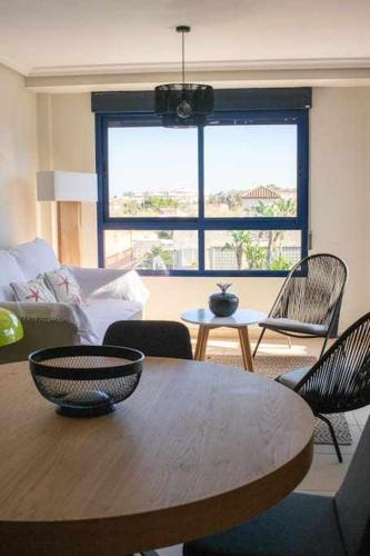 Coqueto apartamento con vistas al mar