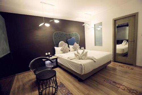 Katil atau katil-katil dalam bilik di Humming Bird Hotel & Banquet
