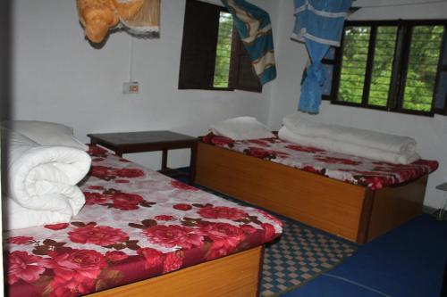 Postel nebo postele na pokoji v ubytování Bardia Jungle Cottage