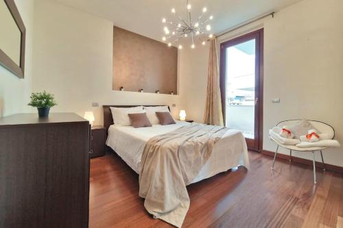 a bedroom with a large bed and a window at [Raffinata Dimora] Wi-fi Parcheggio Privato Balcone Abitabile in Porto SantʼElpidio