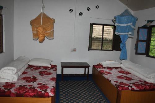 Postel nebo postele na pokoji v ubytování Bardia Jungle Cottage