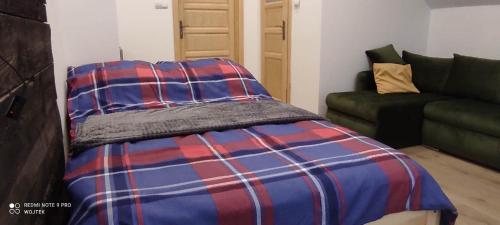 Ein Bett oder Betten in einem Zimmer der Unterkunft Gajówka Świt