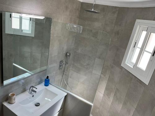 a bathroom with a sink and a shower at Apartamentos Jimmy 2 in Nerja