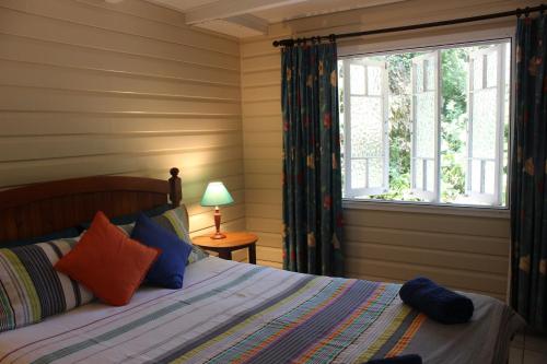 
A bed or beds in a room at The Gables Yungaburra
