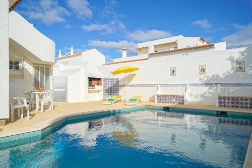 Casa Maria João-2 quartos e piscina privada na Praia do Carvoeiro