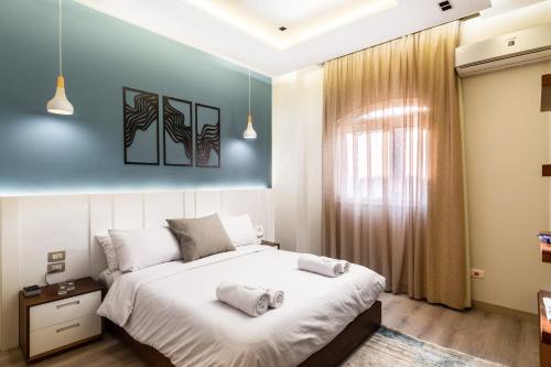 Ένα ή περισσότερα κρεβάτια σε δωμάτιο στο The Sleek & Ritzy 2 BDR 15 min from CAI Airpt