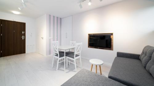 a living room with a couch and a table at Triventi Mountain Residence, Sun & Snow in Karpacz