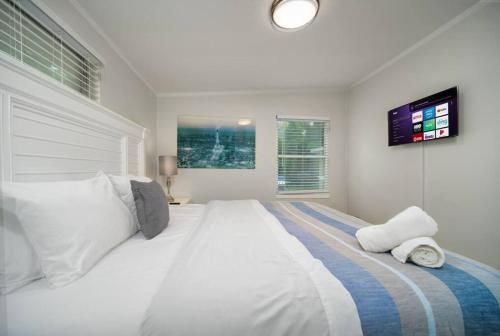 a large white bedroom with a large bed with white pillows at Fully Renovated house 10 min to Mayo Clinic in Jacksonville