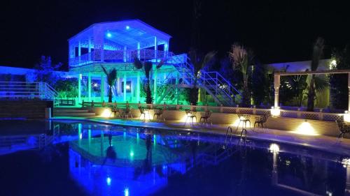 Πισίνα στο ή κοντά στο Shubhim Hotel & Resort MIDWAY TREAT MPT FRANCHISE