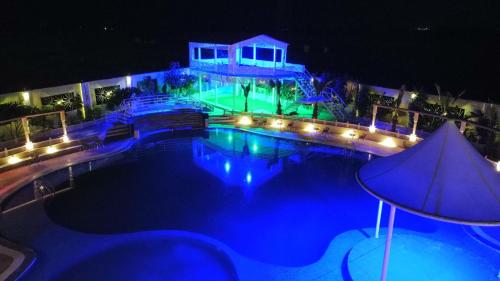 Πισίνα στο ή κοντά στο Shubhim Hotel & Resort MIDWAY TREAT MPT FRANCHISE