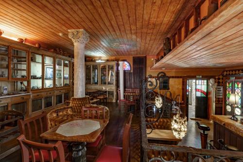 a dining room with a table and chairs in a house at Quinta de Santa Barbara by Heavens Sleepy in Constância